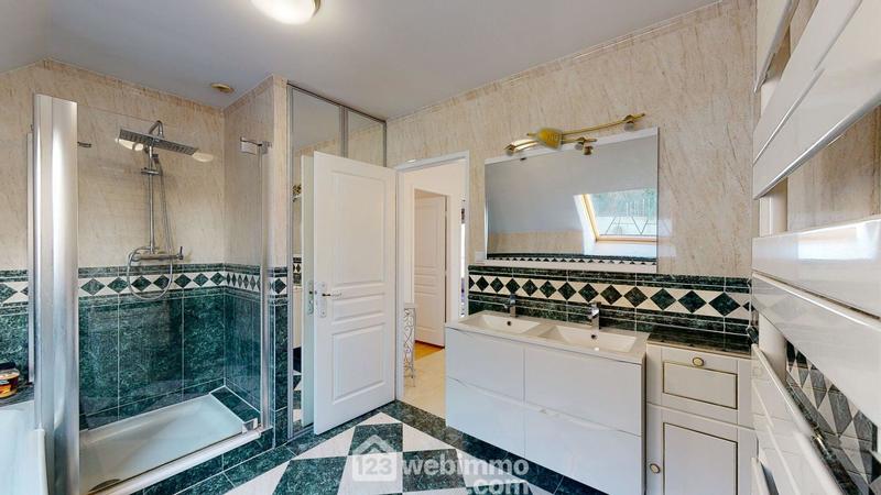 Maison - 170 m² - 7 pièces