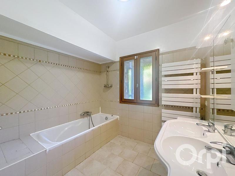 Maison - 122 m² - 4 pièces