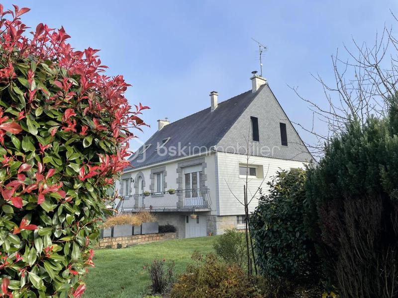 Maison de ville - 1 187 m² - 7 pièces