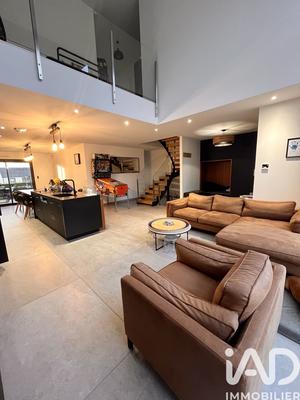 Maison - 210 m² - 7 pièces