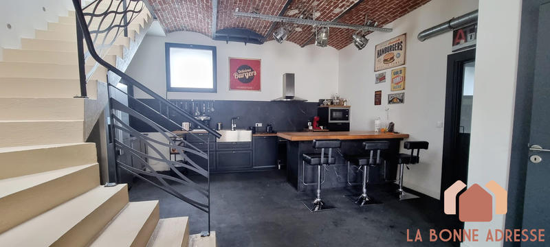 Loft - 205 m² - 5 pièces