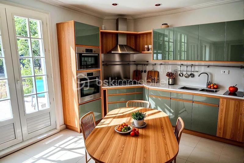 Maison traditionnelle - 159 m² - 6 pièces