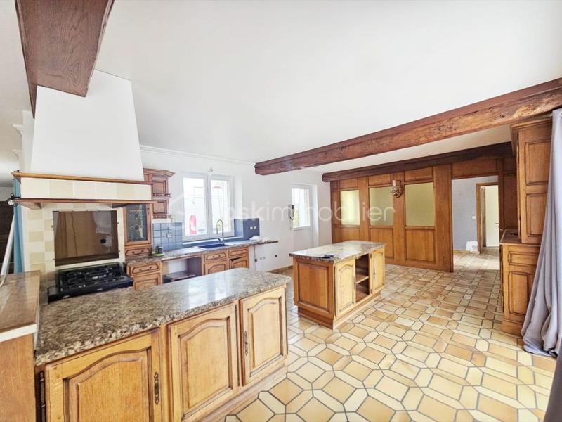 Maison traditionnelle - 192 m² - 10 pièces