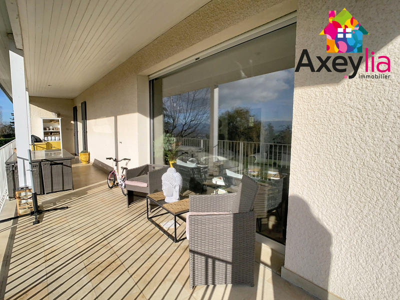 Maison - 214 m² - 8 pièces