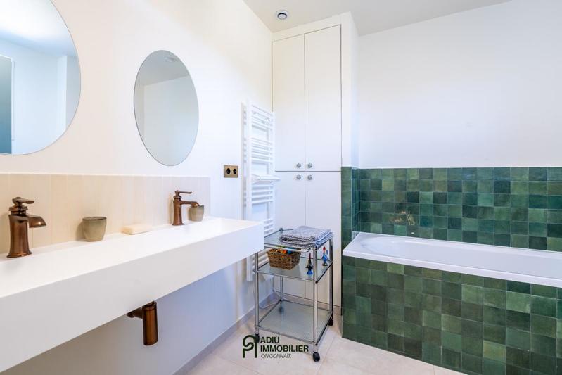 Villa - 300 m² - 7 pièces