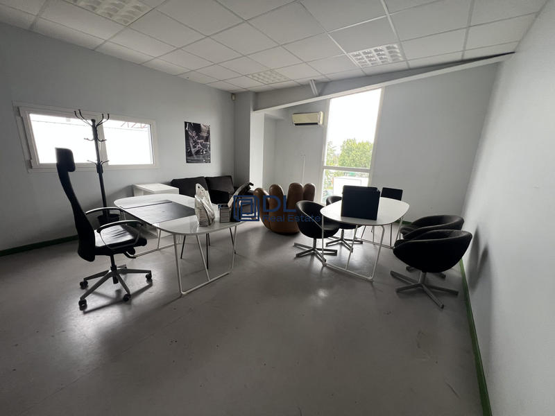 Entrepôt - 1 668 m²