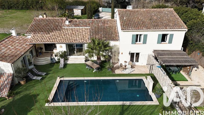 Maison - 250 m² - 7 pièces