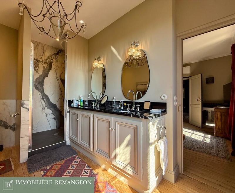 Maison de ville - 206 m² - 7 pièces