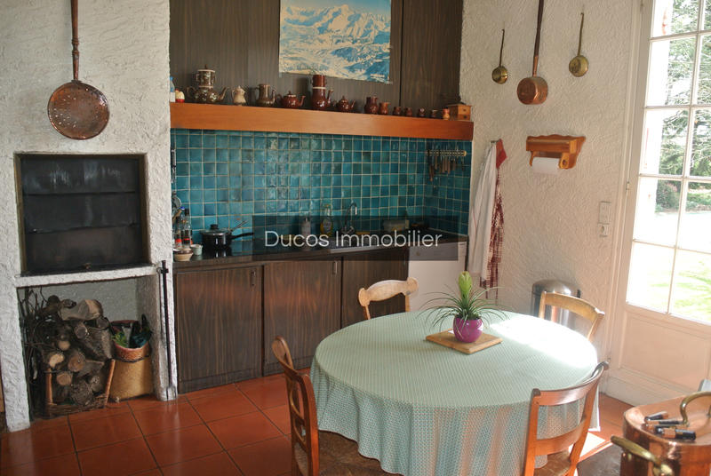 Maison - 221 m² - 8 pièces