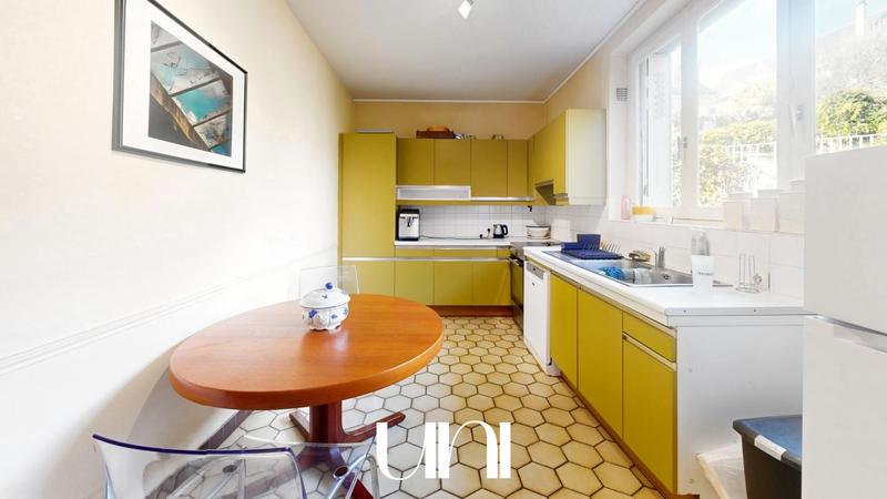 Maison - 218 m² - 8 pièces