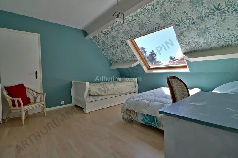 Maison - 220 m² - 6 pièces