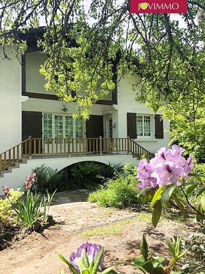 Maison - 332 m² - 10 pièces