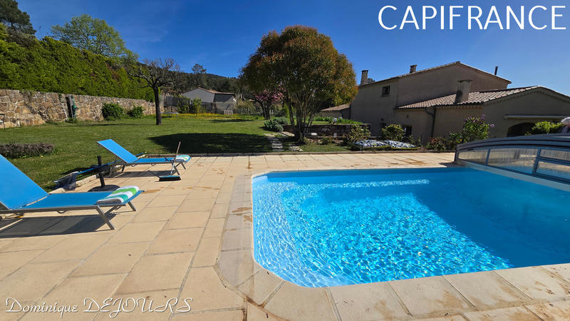 Maison - 250 m² - 8 pièces