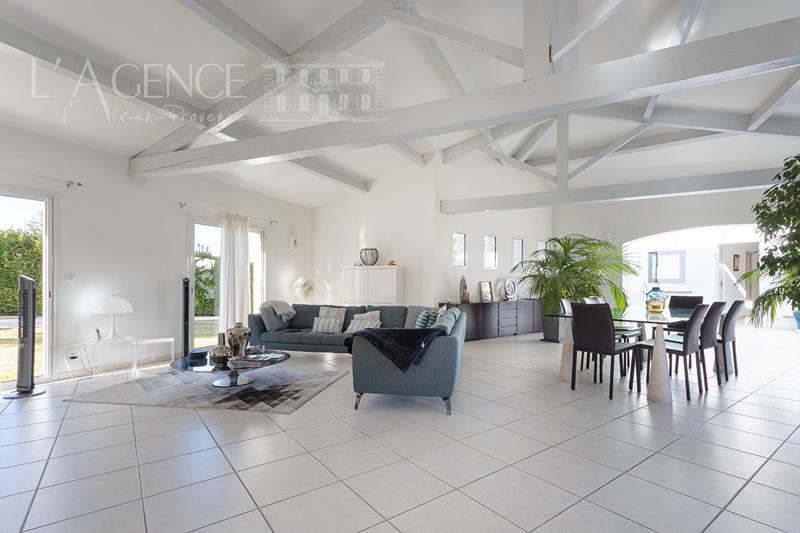 Maison - 215 m² - 6 pièces