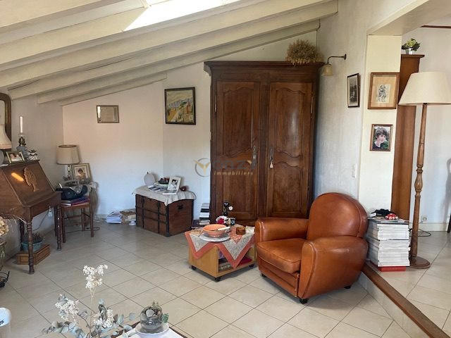 Maison traditionnelle - 210 m² - 7 pièces