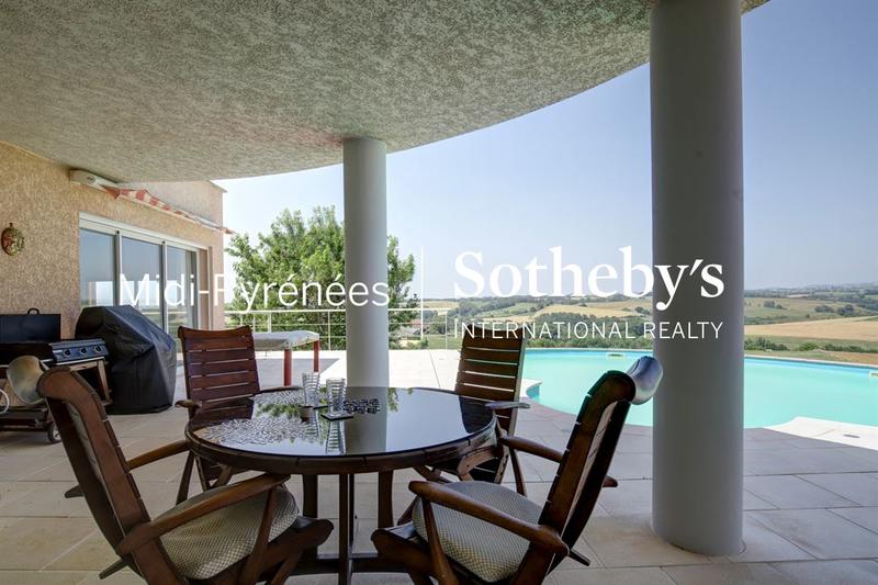 Maison - 350 m² - 9 pièces