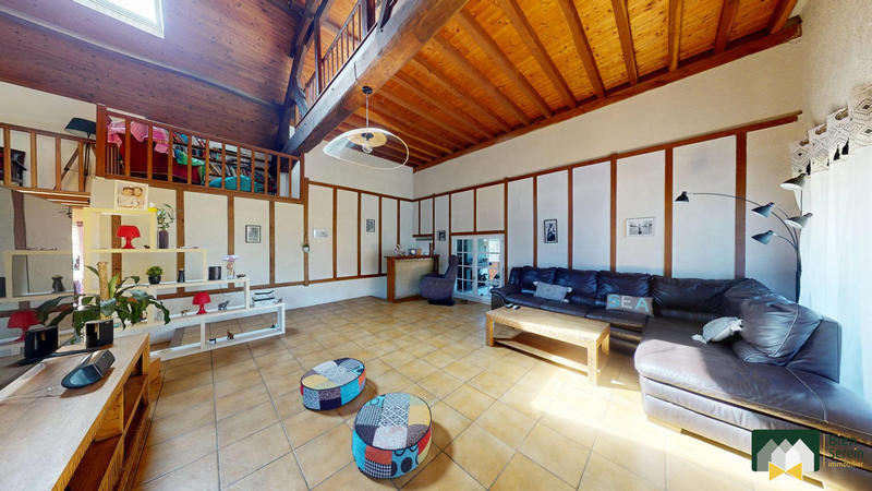 Maison - 256 m² - 10 pièces