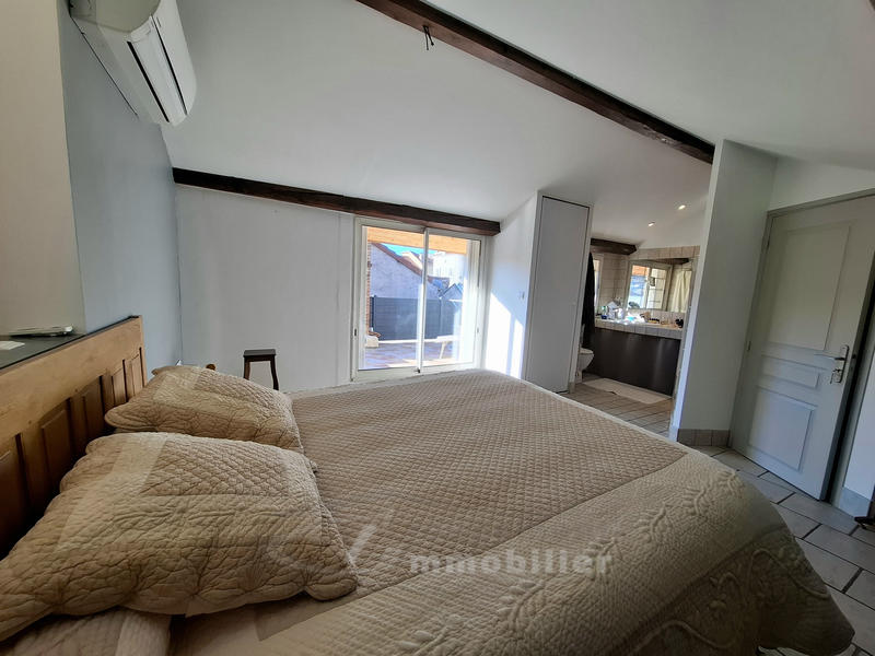 Maison - 230 m² - 6 pièces