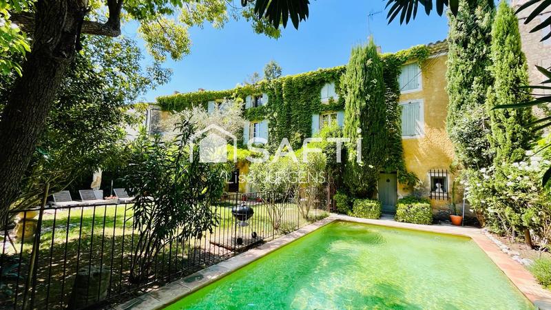 Maison - 300 m² - 10 pièces