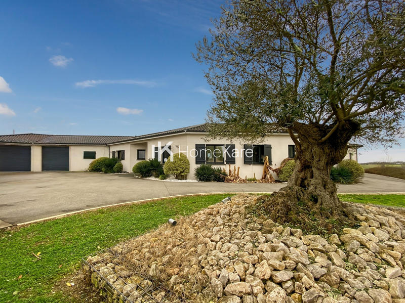 Maison - 275 m² - 8 pièces