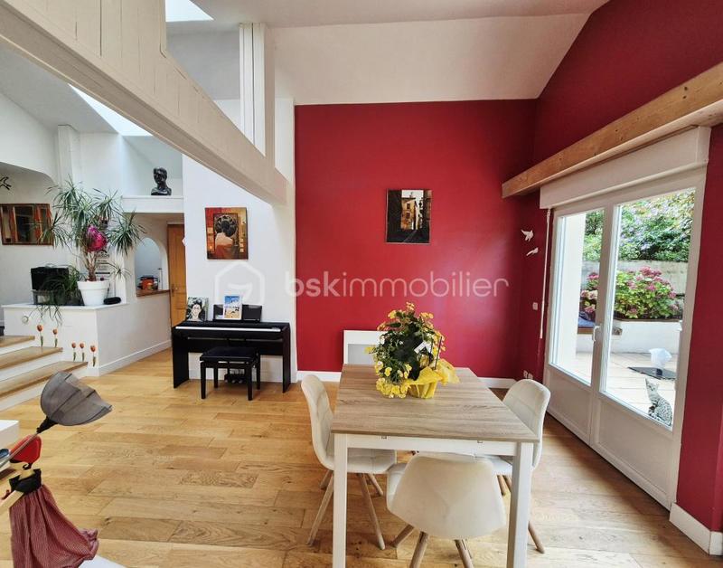 Appartement - 90 m² - 5 pièces