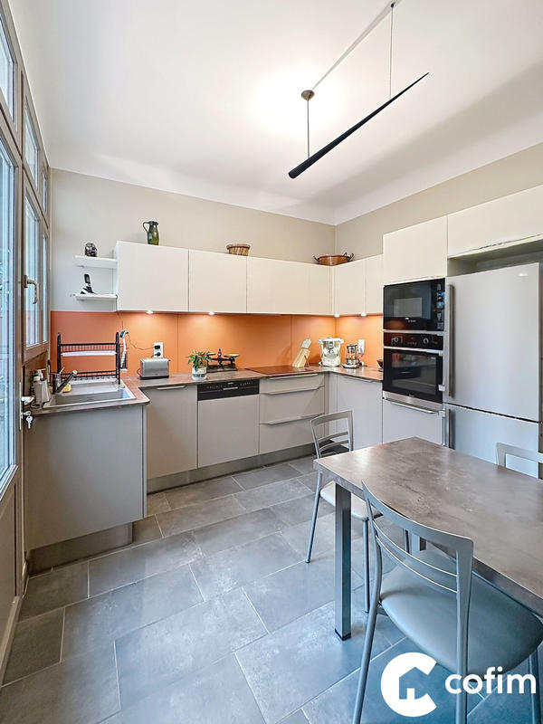 Maison - 175 m² - 10 pièces