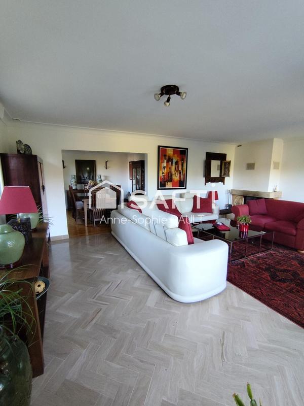 Maison - 254 m² - 9 pièces