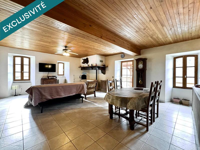 Maison - 180 m² - 9 pièces