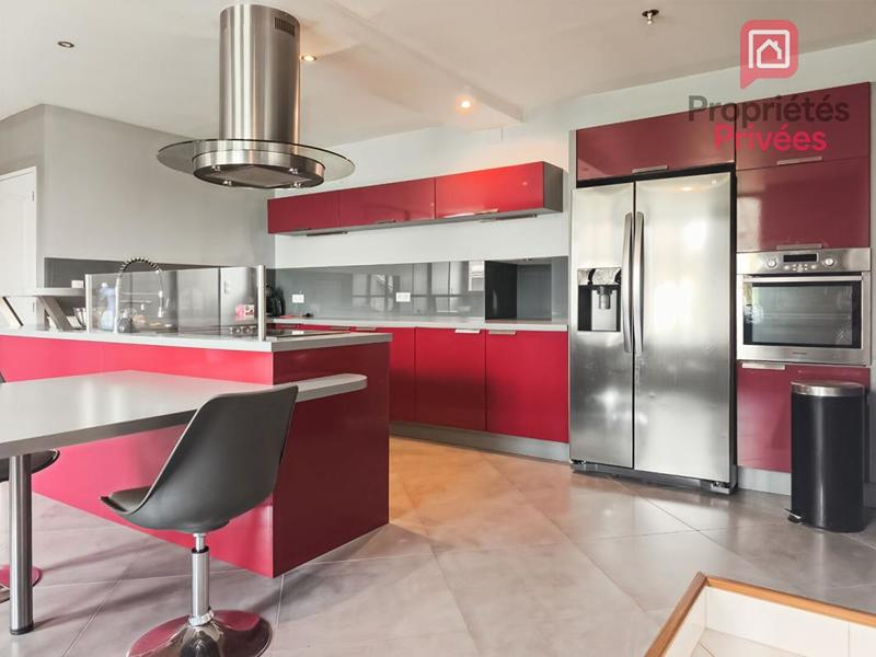 Maison - 229 m² - 8 pièces