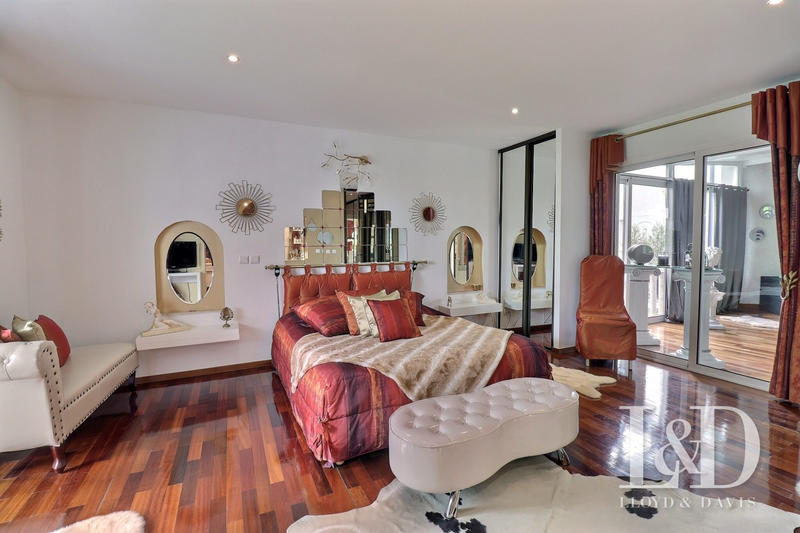 Local d'activités - 574 m² - 12 pièces