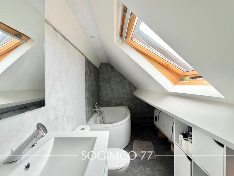 Maison - 183 m² - 8 pièces