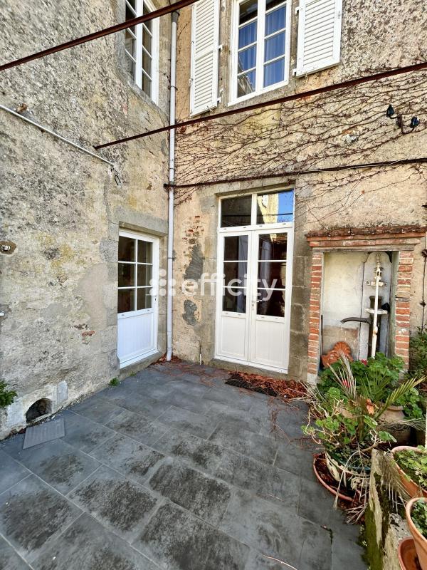 Maison - 180 m² - 8 pièces