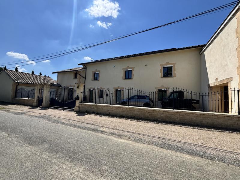 Maison traditionnelle - 260 m² - 9 pièces