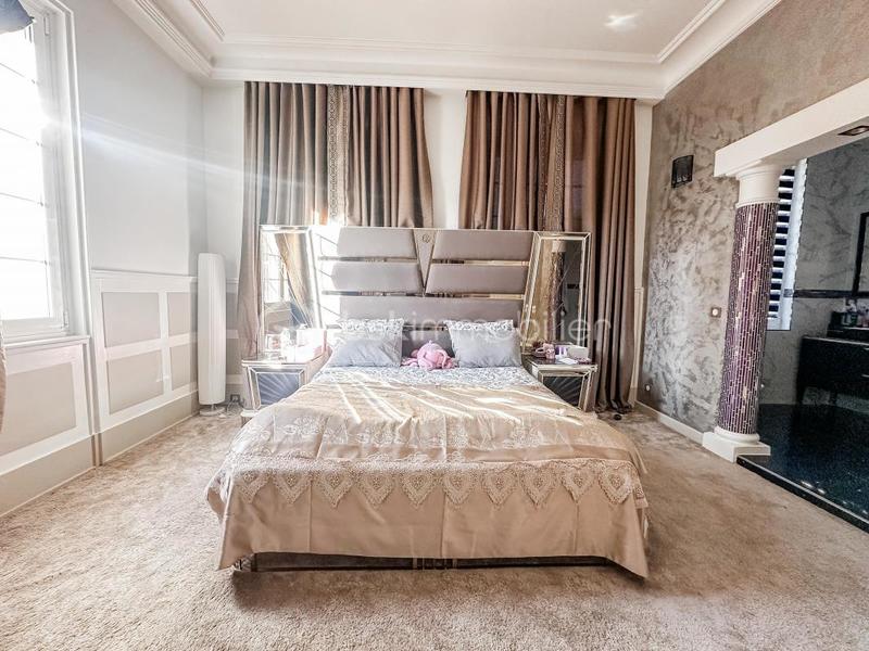 Demeure - 496 m² - 14 pièces