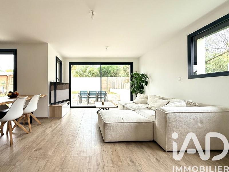 Maison - 96 m² - 5 pièces