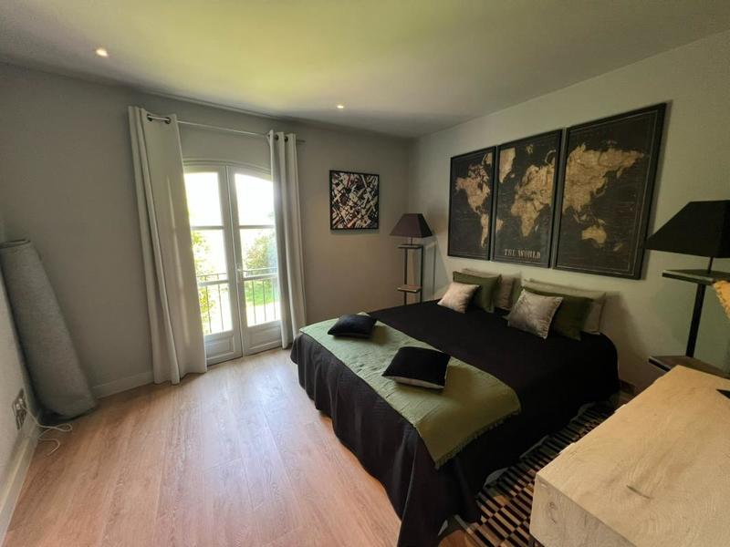 Propriété - 256 m² - 7 pièces
