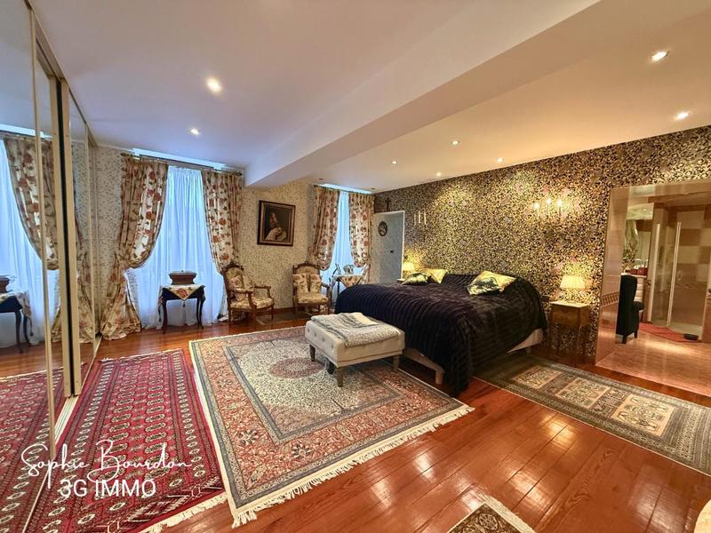 Demeure - 415 m² - 11 pièces