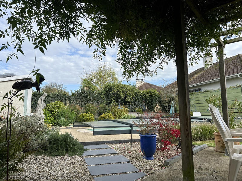 Maison - 245 m² - 10 pièces