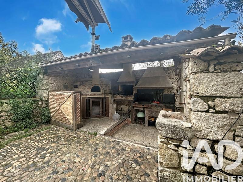 Maison - 238 m² - 7 pièces