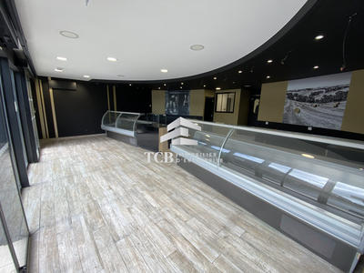 Local commercial - 144 m²