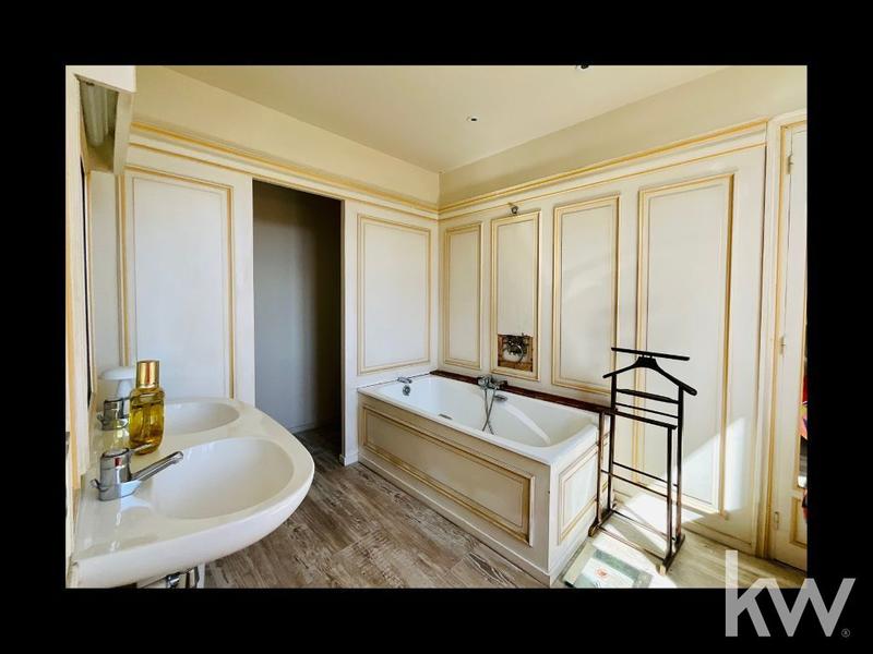 Maison - 445 m² - 9 pièces