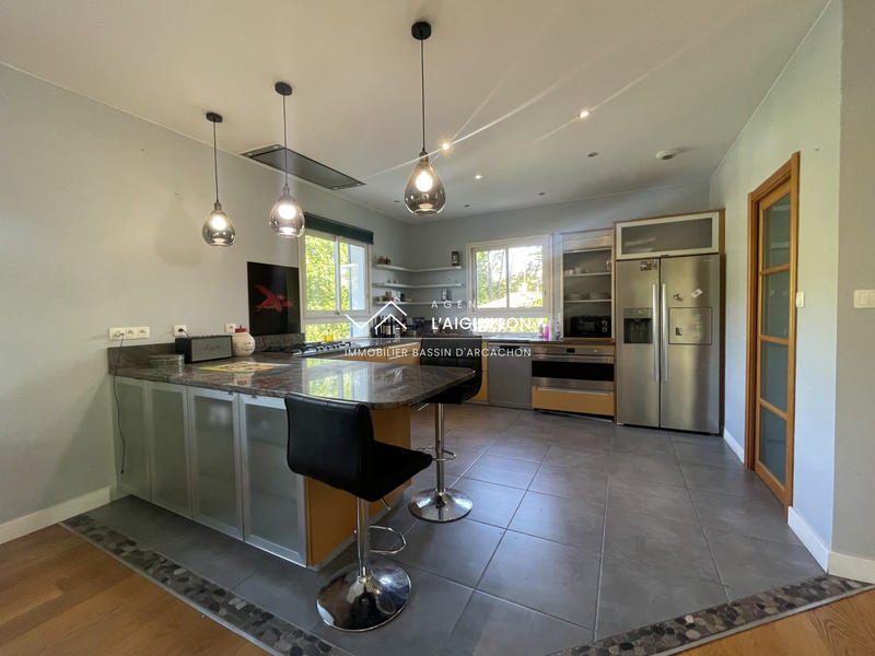 Maison - 200 m² - 7 pièces