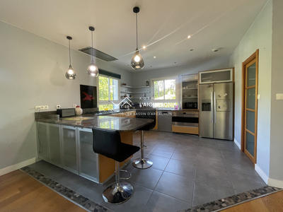 Maison - 200 m² - 7 pièces