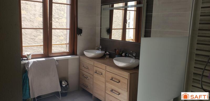 Maison - 230 m² - 10 pièces