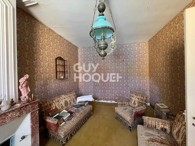 Maison - 235 m² - 10 pièces