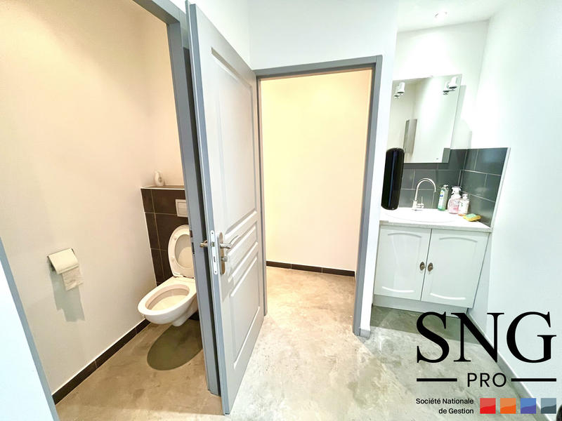 Bureau - 154 m² - 7 pièces