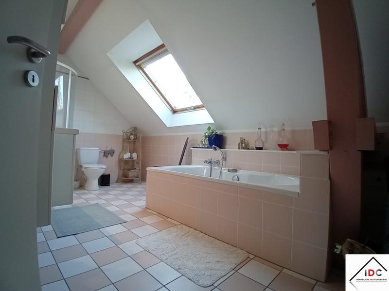 Maison - 240 m² - 6 pièces