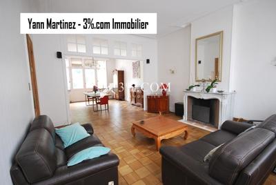 Maison - 276 m² - 9 pièces