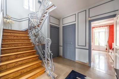 Maison - 250 m² - 7 pièces