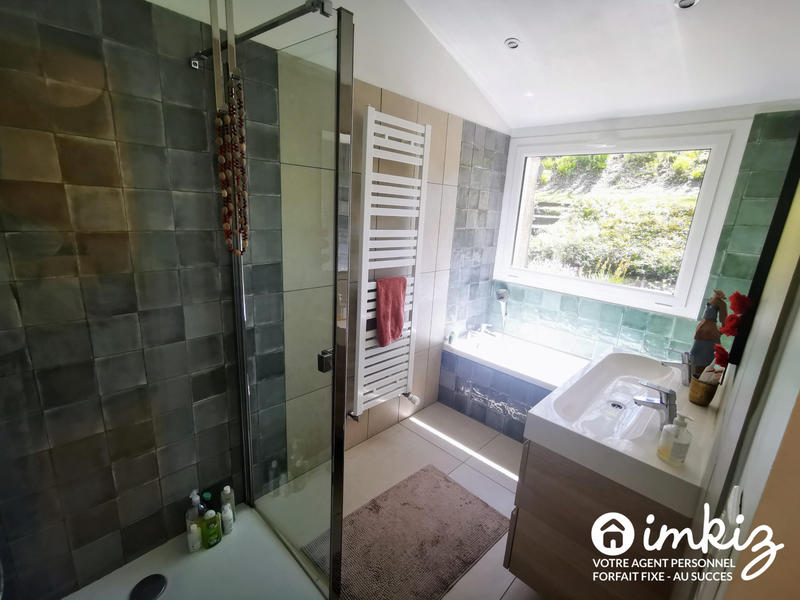 Maison - 260 m² - 9 pièces